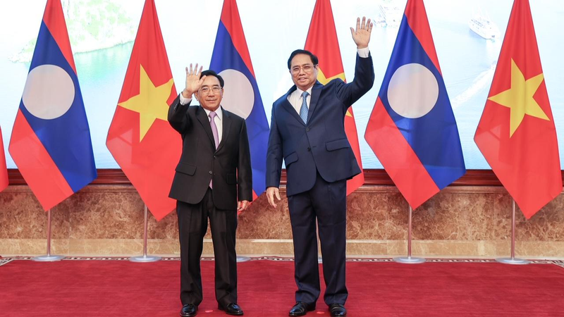 Thủ tướng Phạm Minh Chính và Thủ tướng Lào Phankham Viphavanh. Ảnh: VGP/Nhật Bắc