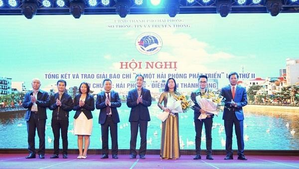 Các tác giả có Giải A trong Lễ trao giải báo chí “Vì một Hải Phòng phát triển” lần thứ II.