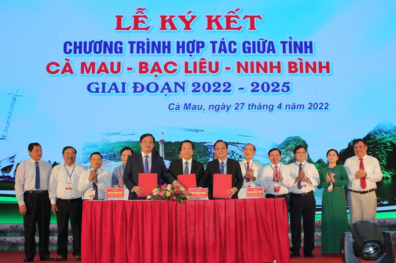 Đẩy mạnh hợp tác phát triển KT-XH tỉnh Cà Mau - Bạc Liêu - Ninh Bình ảnh 3
