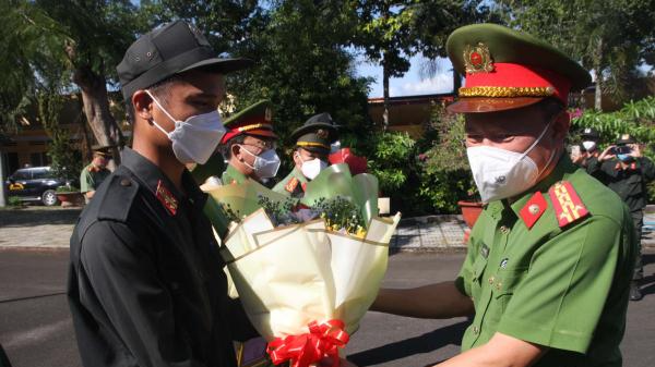 Khen thưởng chiến sĩ Cảnh sát cơ động trực tiếp khống chế, tước súng đối tượng