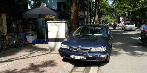 Xe ô tô mang BKS 29A – 51647 của ông Vũ Mạnh Huề (Đội trưởng đội Thanh tra giao thông quận Ba Đình)