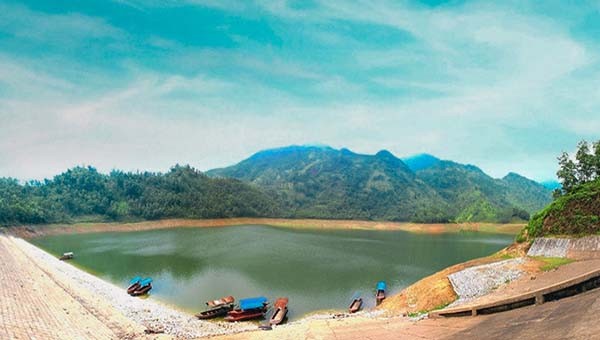 Toàn cảnh Hồ Vai Miếu thơ mộng