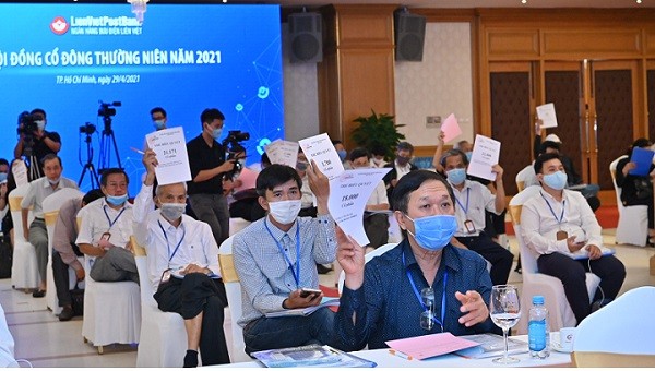LienVietPostbank chia cổ tức 12% bằng cổ phiếu, Bầu Thuỵ vào Hội đồng Quản trị