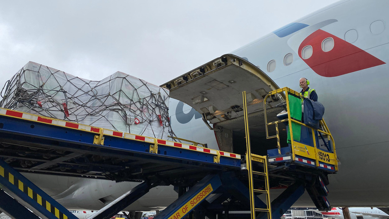 Hãng hàng không American Airlines đã thực hiện hàng nghìn chuyến bay vận chuyển vaccine và trang thiết bị y tế (ảnh: American Airlines).