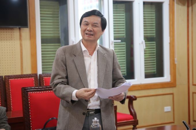 Ông Ngô Minh Tuấn, Tổng Biên tập Tạp chí Xây dựng Đảng, Trưởng ban Thư ký Giải Búa liềm vàng lần thứ IV báo cáo tại cuộc họp.