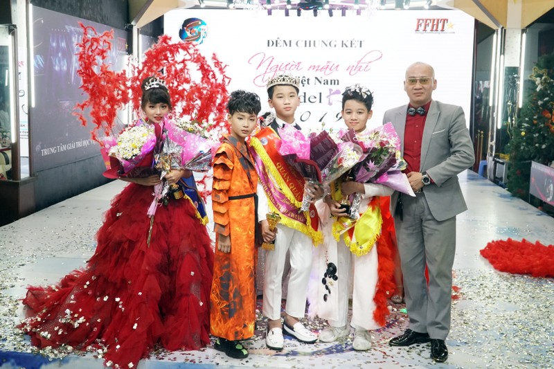 Bé Nguyễn Huy Việt trở thành quán quân Cuộc thi người mẫu nhí 2019 ảnh 3