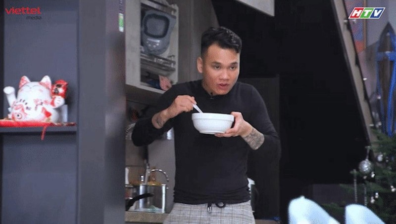 Khắc Việt cực “gắt” chỉnh đốn con gái rượu ảnh 1