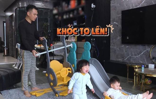 Khắc Việt cực “gắt” chỉnh đốn con gái rượu ảnh 3