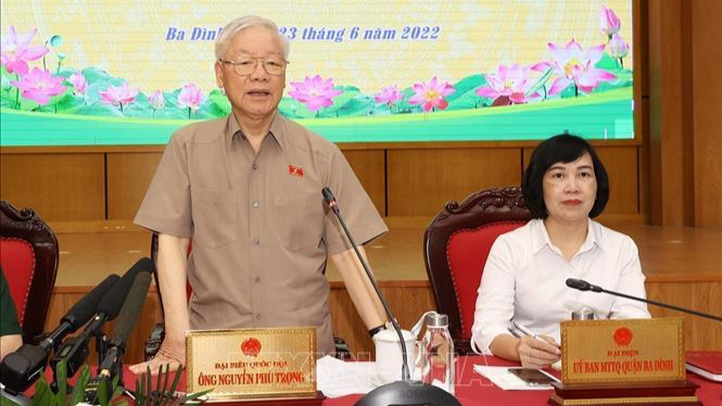 Tổng Bí thư Nguyễn Phú Trọng phát biểu tại buổi tiếp xúc cử tri ở quận Ba Đình. Ảnh TTXVN