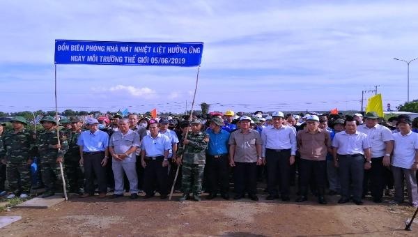 Toàn cảnh lễ phát động ra quân trồng rừng phòng hộ ven biển Nhà Mát (Bạc Liêu)