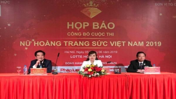 Ban Tổ chức buổi họp báo cuộc thi “Nữ hoàng trang sức - 2019”