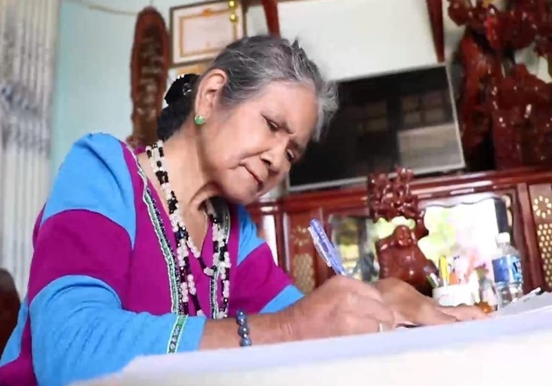 Bà Mẫu Thị Bích Phanh.