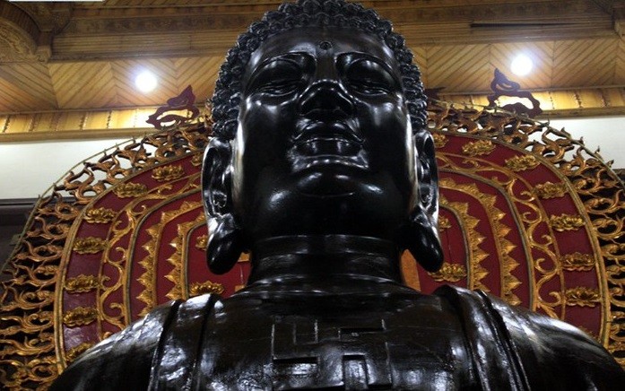 Linh thiêng bức tượng Phật bằng đồng lớn nhất tại Việt Nam ảnh 4