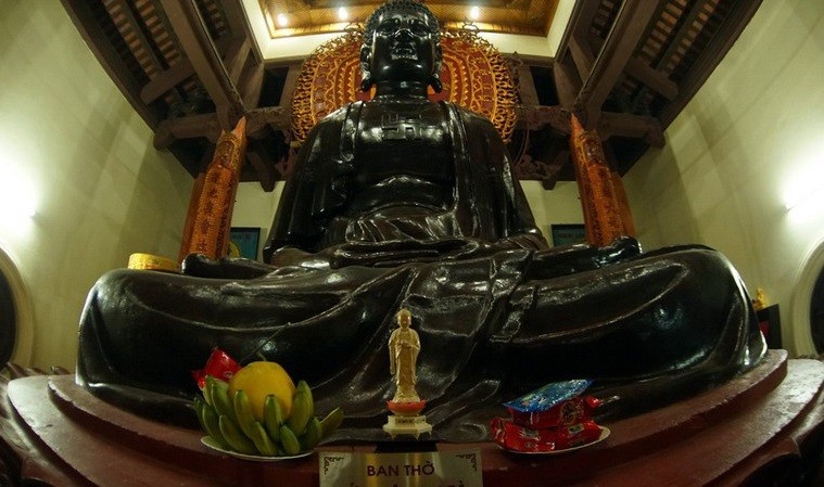 Linh thiêng bức tượng Phật bằng đồng lớn nhất tại Việt Nam ảnh 2