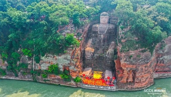 Lạc Đại Sơn Phật.