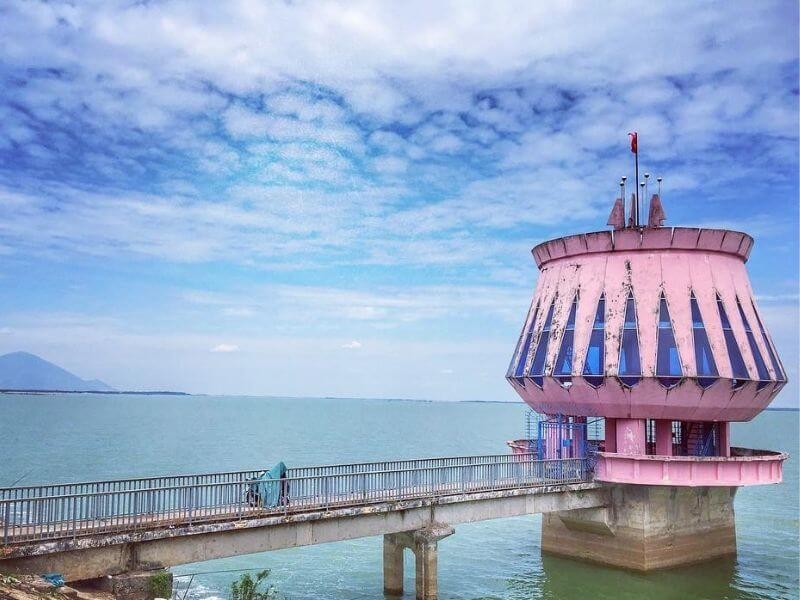 Hồ Dầu Tiếng là công trình thủy lợi nhân tạo lớn nhất Đông Nam Á.