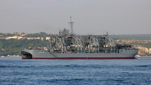 Tàu Kommuna.