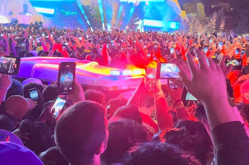 Sân khẩu bùng nổ tại lễ hội âm nhạc Astroworld.