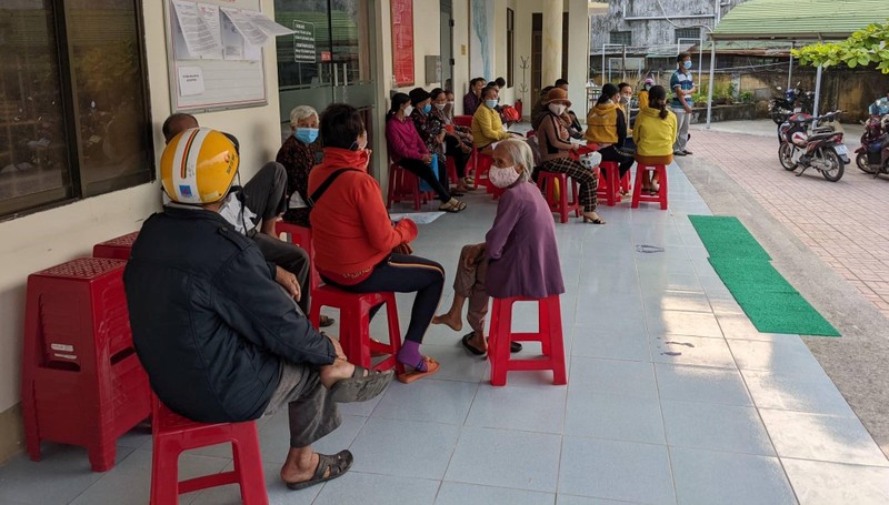 Số lượng người có nhu cầu làm hồ sơ thủ tục về đất đai ở một số huyện có dự án đi qua bất ngờ tăng cao.