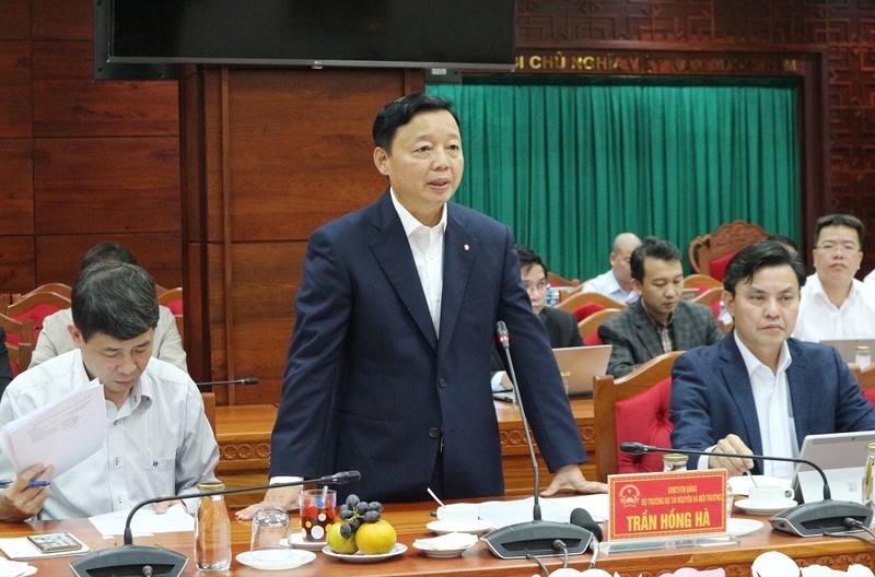 Bộ trưởng Bộ Tài nguyên và Môi trường Trần Hồng Hà phát biểu tại buổi làm việc