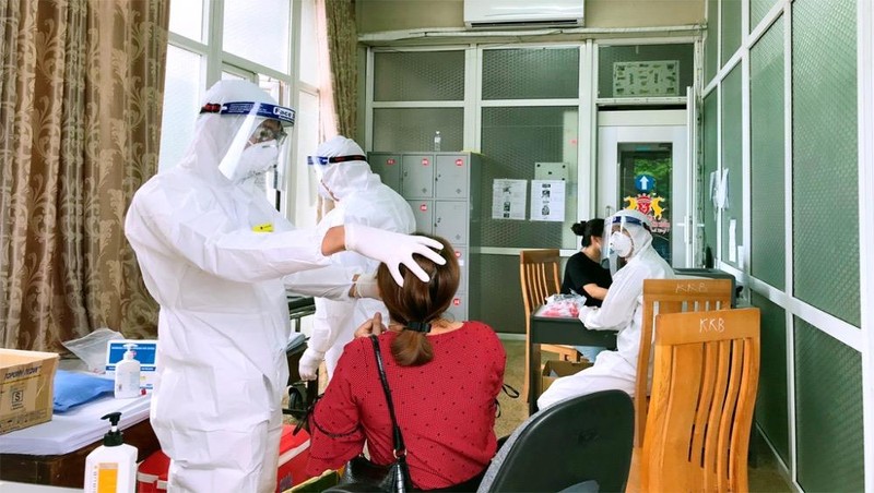 Lấy mẫu xét nghiệm virus SARS-CoV-2.