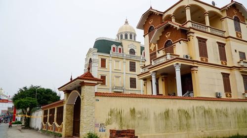 Ngôi làng nổi tiếng giàu có ở Nam Định, toàn dinh thự, lâu đài như trong phim ảnh 2