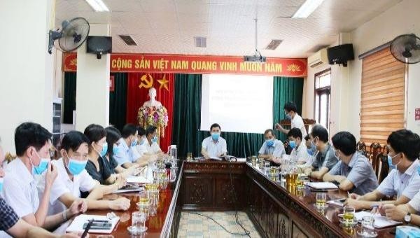 Sở Y tế Hà Tĩnh họp trực tuyến 13/13 huyện, thị thành rà soát người đi từ Đà Nặng về và triển khai phòng chống dịch Covid-19.