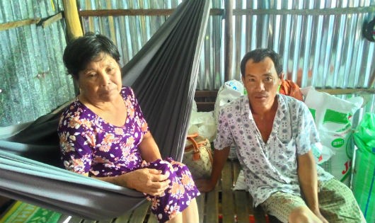 Anh Qui và mẹ hiện đang trải qua những ngày tháng căng thẳng, mệt mỏi .