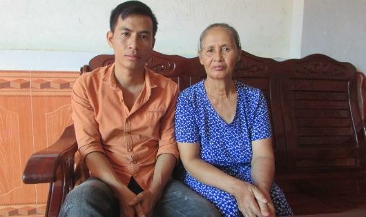 Anh Phượng cùng mẹ trình bày lại sự việc