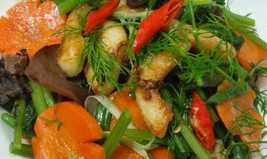 Cá lăng xào cần tỏi thơm ngon ngất ngây