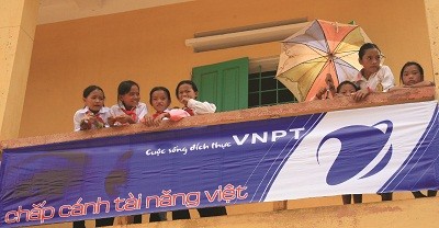 Học bổng “VNPT – chắp cánh tài năng Việt” đã tặng hàng ngàn suất học bổng cho học sinh nghèo khắp mọi miền đất nước
