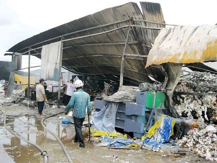 Lửa bốc cao thiêu rụi nhiều tài sản có giá trị