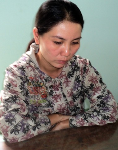 Ngoài việc bế tắc vì nợ nần, Lệ còn nghi ngờ chồng có người đàn bà khác.