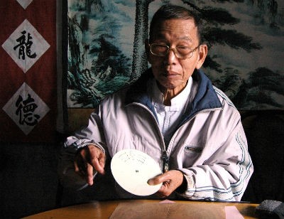 Lương y Nguyễn Khánh và tấm la bàn châm cứu tự chế độc đáo