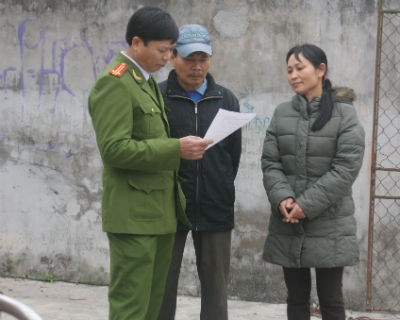Rút kinh nghiệm những lần trước, bà Tuất đã đưa tận tay đơn “trình báo vụ trộm” cho Phó trưởng Công an thị trấn Hưng Hà