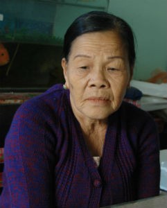 Bà lão cho rằng mình bị con út hành hung