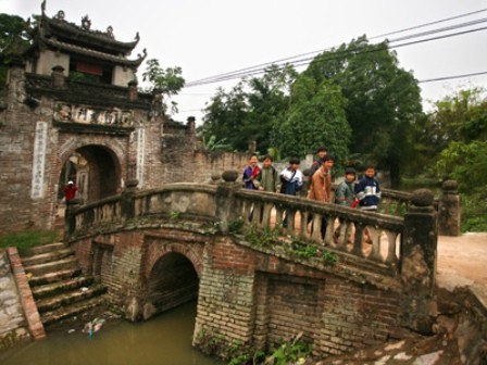 Cổng làng - hình minh họa