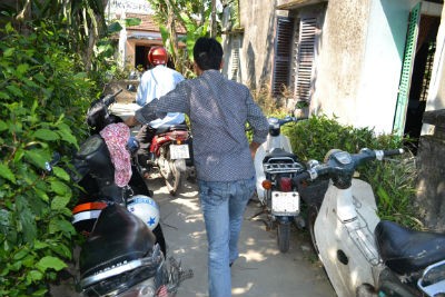 Xe cộ dựng kín đường