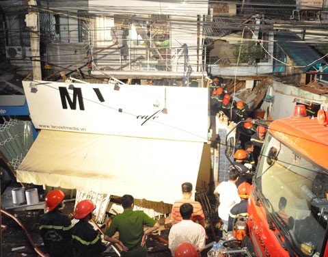 Hiện trường vụ nổ sập nhà làm 10 người chết.