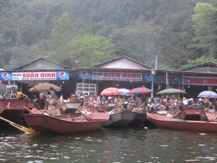 Nếu không cẩn thận, du khách rất dễ bị bắt chẹt tiền đò ở Chùa Hương