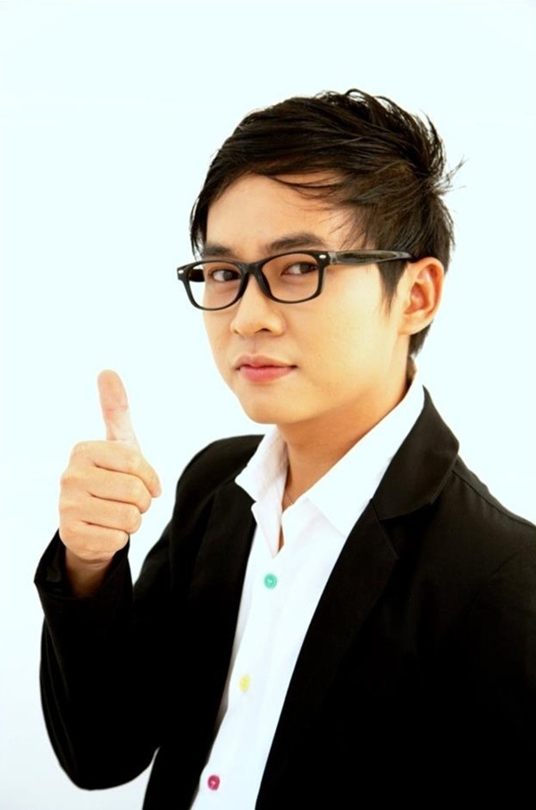 Thầy giáo hotboy Nguyễn Hoàng Khắc Hiếu còn là diễn giả của các chương trình truyền hình về tâm lý mang tính thời sự nóng bỏng như: Sinh tố 7 màu (HTV 4), Góc hàn huyên (HTVC), Nhật kí tuổi hoa (HTV), Hướng nghiệp (BTV) hay tư vấn tâm lý cho các tờ báo teen như Mực Tím, Áo trắng....
