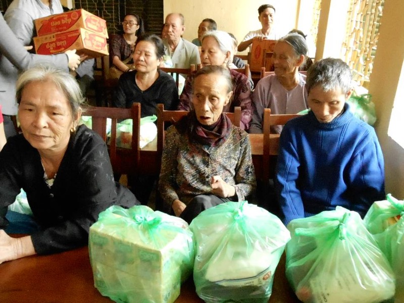 Mỗi lần có người đến chơi là các cụ vui lắm, bởi họ mang cho các cụ những món quà ấm lòng là những tiếng hát, đôi ba câu chuyện, lời hỏi thăm động viên,... Để các cụ không còn cảm thấy cô đơn mỗi buổi chiều về.