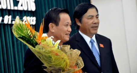Tân Chủ tịch HĐND TP Đà Nẵng Trần Thọ (trái)