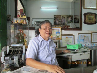 Ông Trương Phến đang giãi bày những trường hợp của mình
