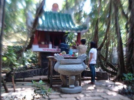 Đền liệt sĩ Mã Đà