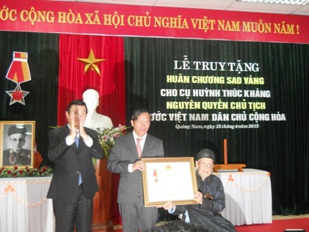 Lễ truy tặng Huân chương Sao vàng của Đảng, Nhà nước cho cụ Huỳnh Thúc Kháng.