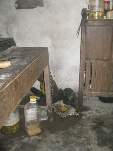 Một góc nhà bếp bị cháy đen thui