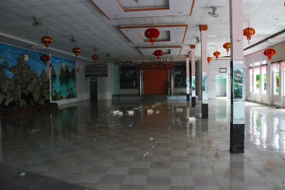 Trụ sở công ty của bà Hường giờ tan hoang