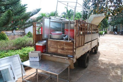 Đồ đạc xiết nợ được chở vể trụ sở Công an huyện Chư Prông