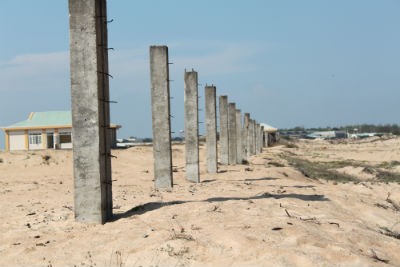 Cuối năm nay phải xong nhưng đến thời điểm hiện tại dự án mới chỉ trơ hàng cọc